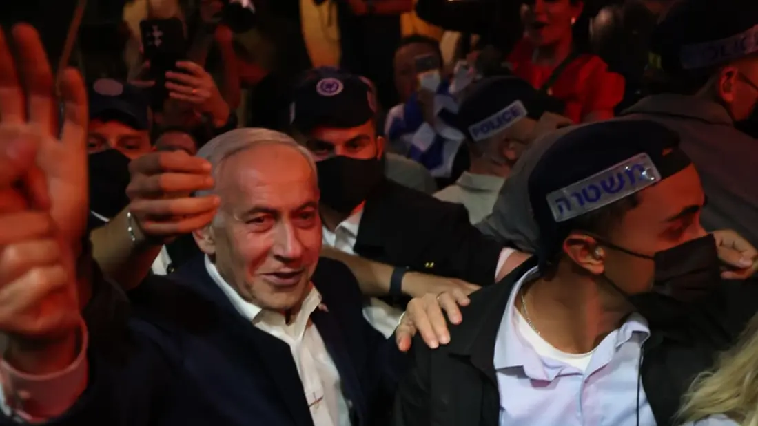 Netanyahu at Mahaneh Yehuda market; not a photograph of the bottle being thrown.